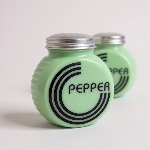 Jadeite Glass Salt and Pepper Shakers Depression Style Tire Range Size Art Deco - Picture 2 of 4